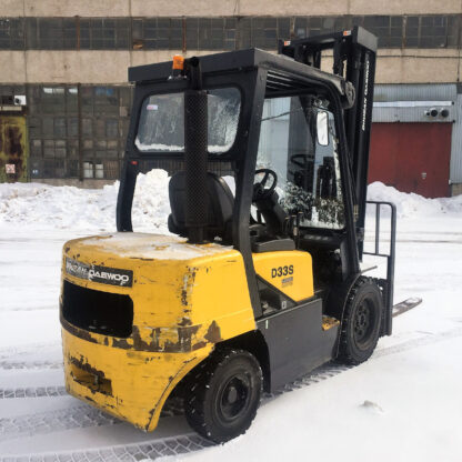 Вилочный погрузчик DAEWOO-DOOSAN D33S-3 вид сзади